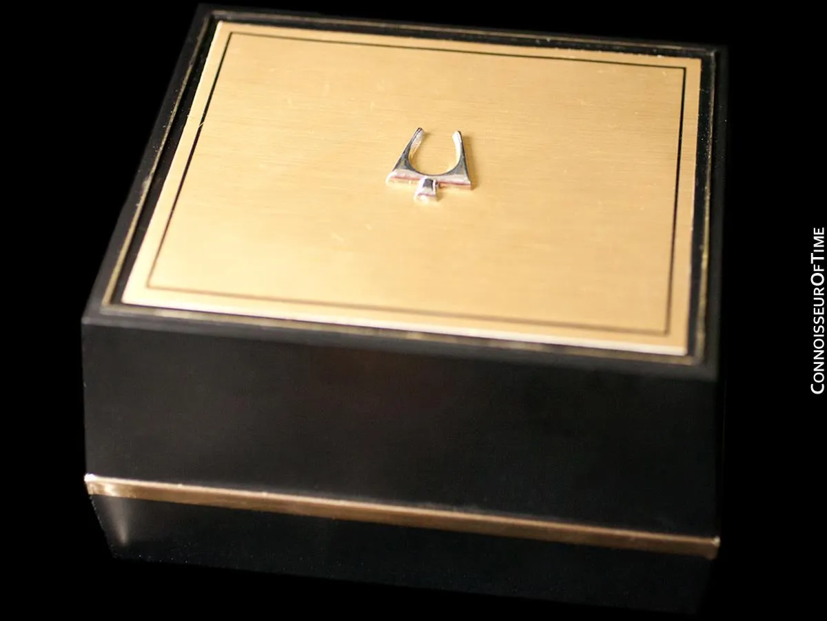 1972 Bulova (Accutron) Accuquartz Retro Mens Day Date Watch - 14K Solid Gold with Diamond