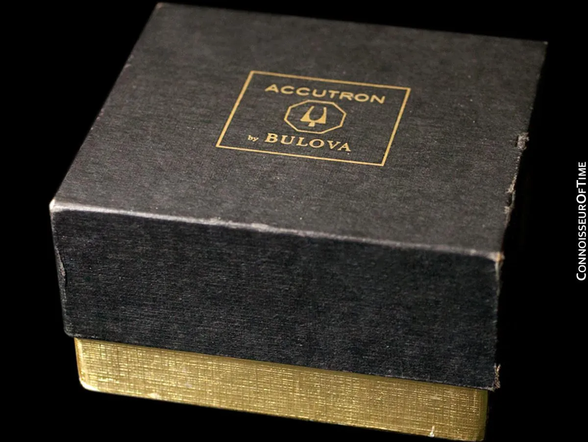 1972 Bulova (Accutron) Accuquartz Retro Mens Day Date Watch - 14K Solid Gold with Diamond