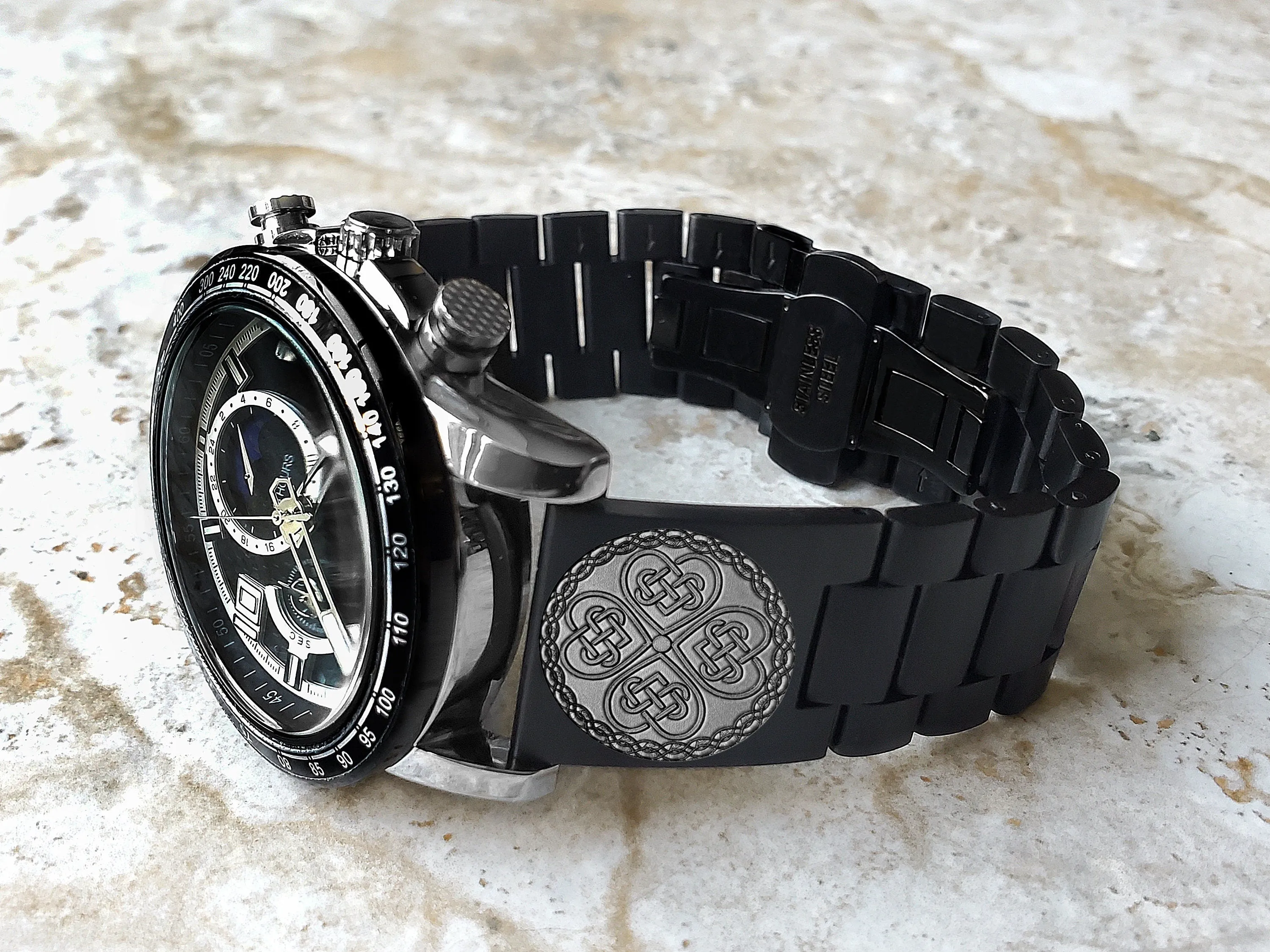 Celtic Clover Engraved Watch Band for 22mm Width Lugs Traditional Casual Luxury and Smartwatches Black Color Stainless Steel Strap Bracelet CC3