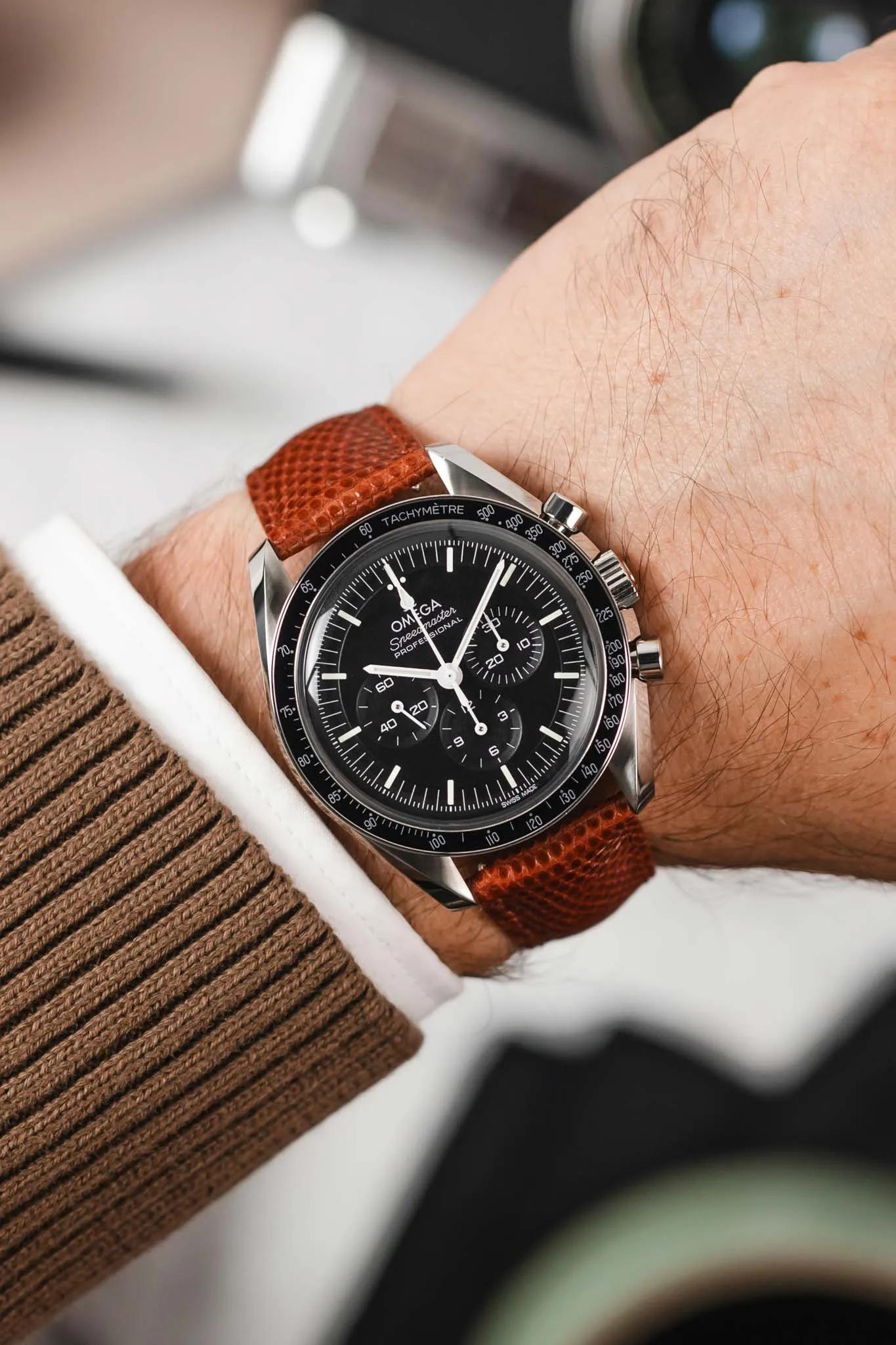 Hirsch LONDON Lizard Leather Watch Strap in GOLD BROWN
