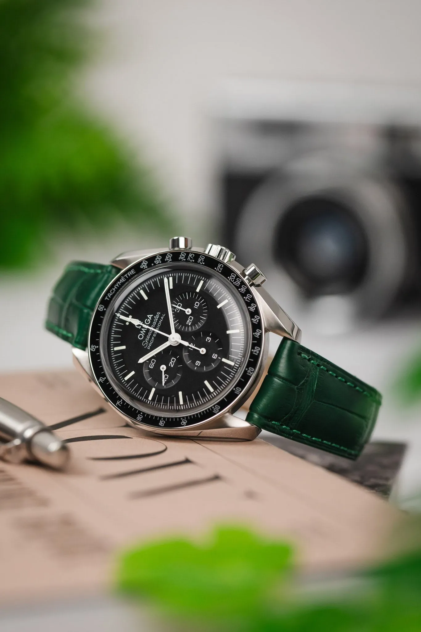 Hirsch LONDON Matt Alligator Leather Watch Strap in DARK GREEN