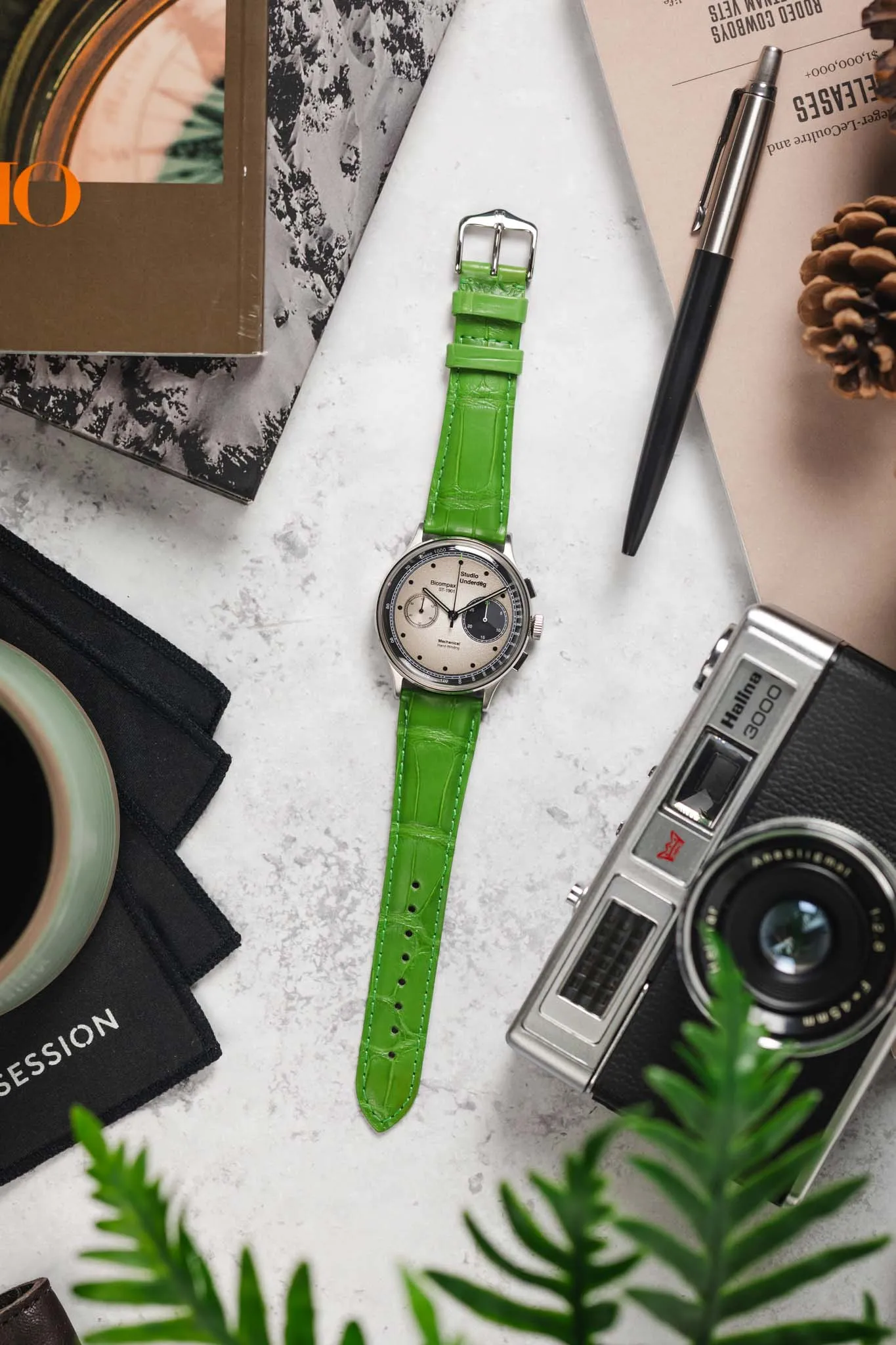 Hirsch LONDON Matt Alligator Leather Watch Strap in GREEN