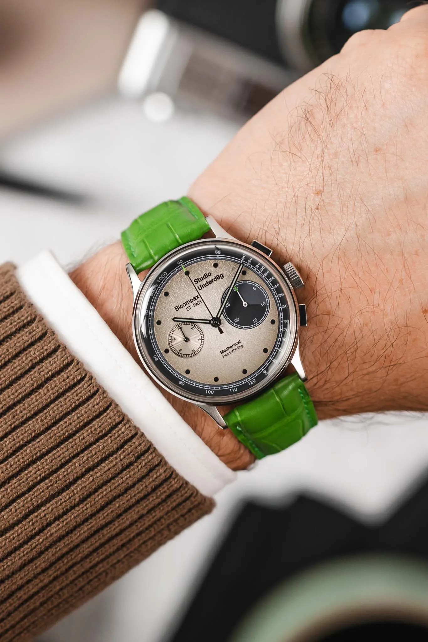Hirsch LONDON Matt Alligator Leather Watch Strap in GREEN