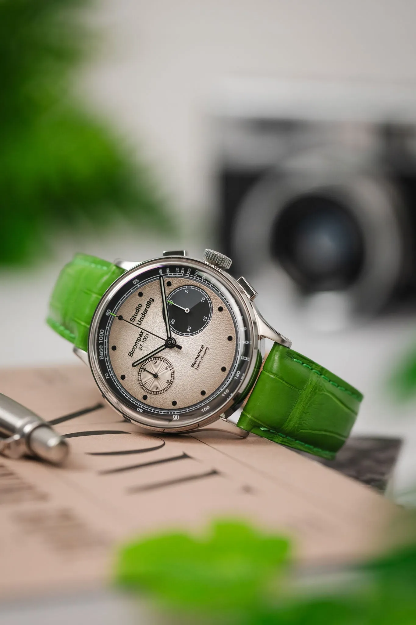 Hirsch LONDON Matt Alligator Leather Watch Strap in GREEN