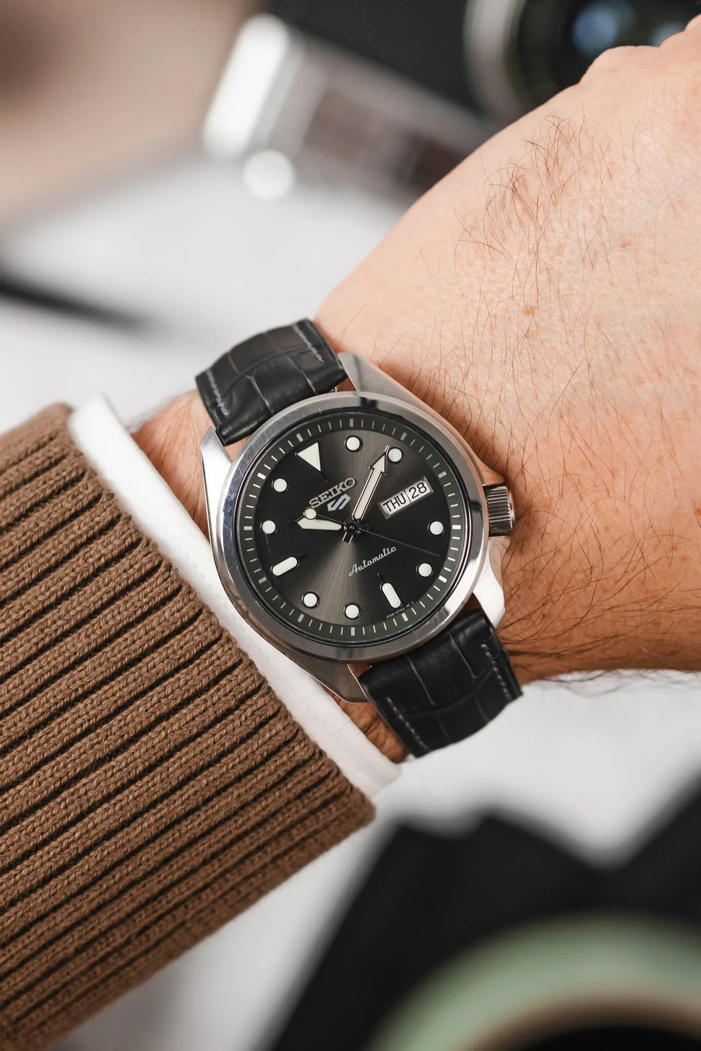 Hirsch LONDON Matt Alligator Leather Watch Strap in GREY