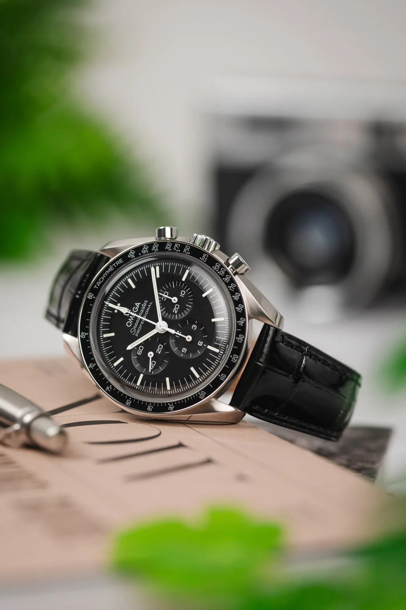 Hirsch LONDON Shiny Alligator Leather Watch Strap in BLACK