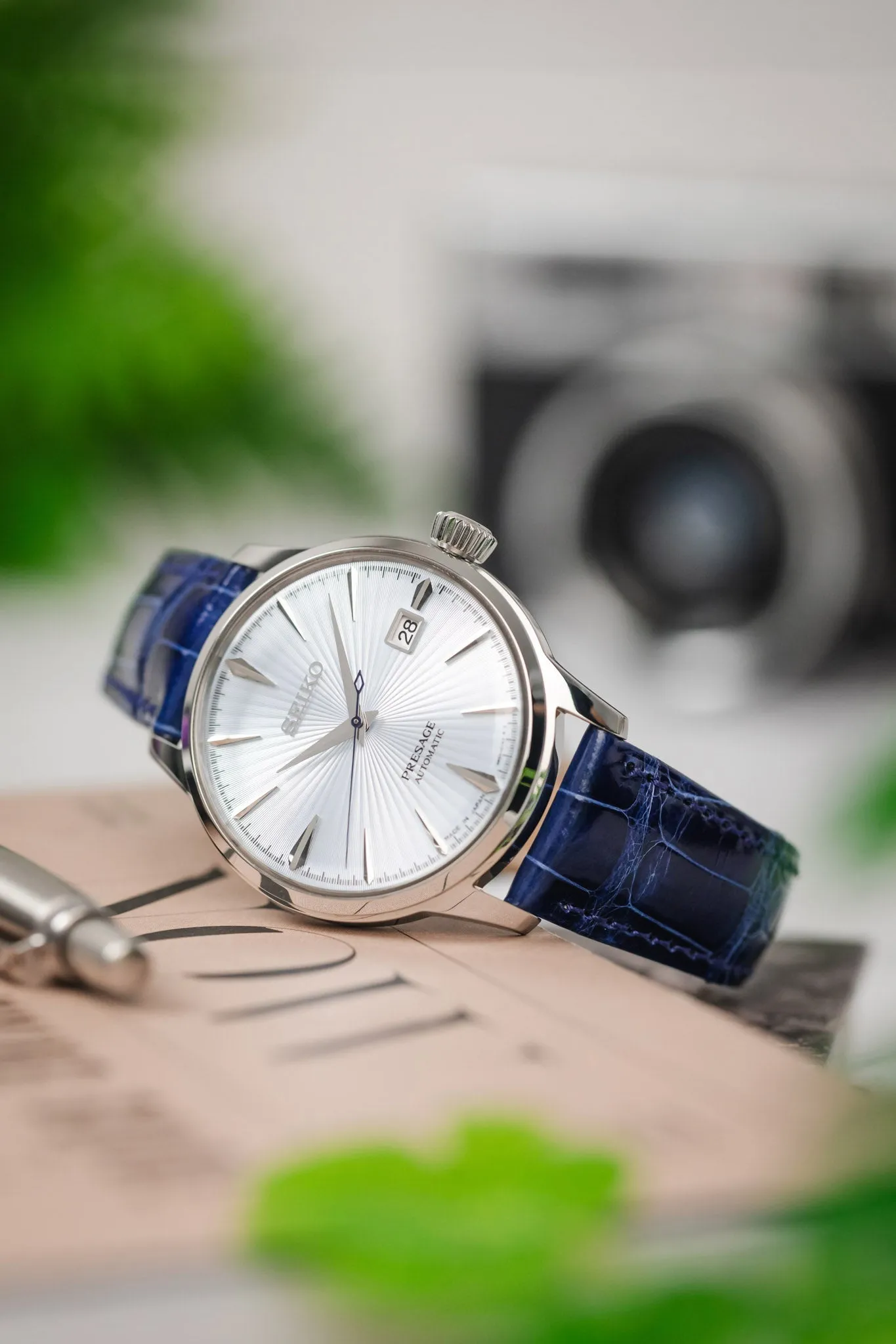 Hirsch LONDON Shiny Alligator Leather Watch Strap in BLUE