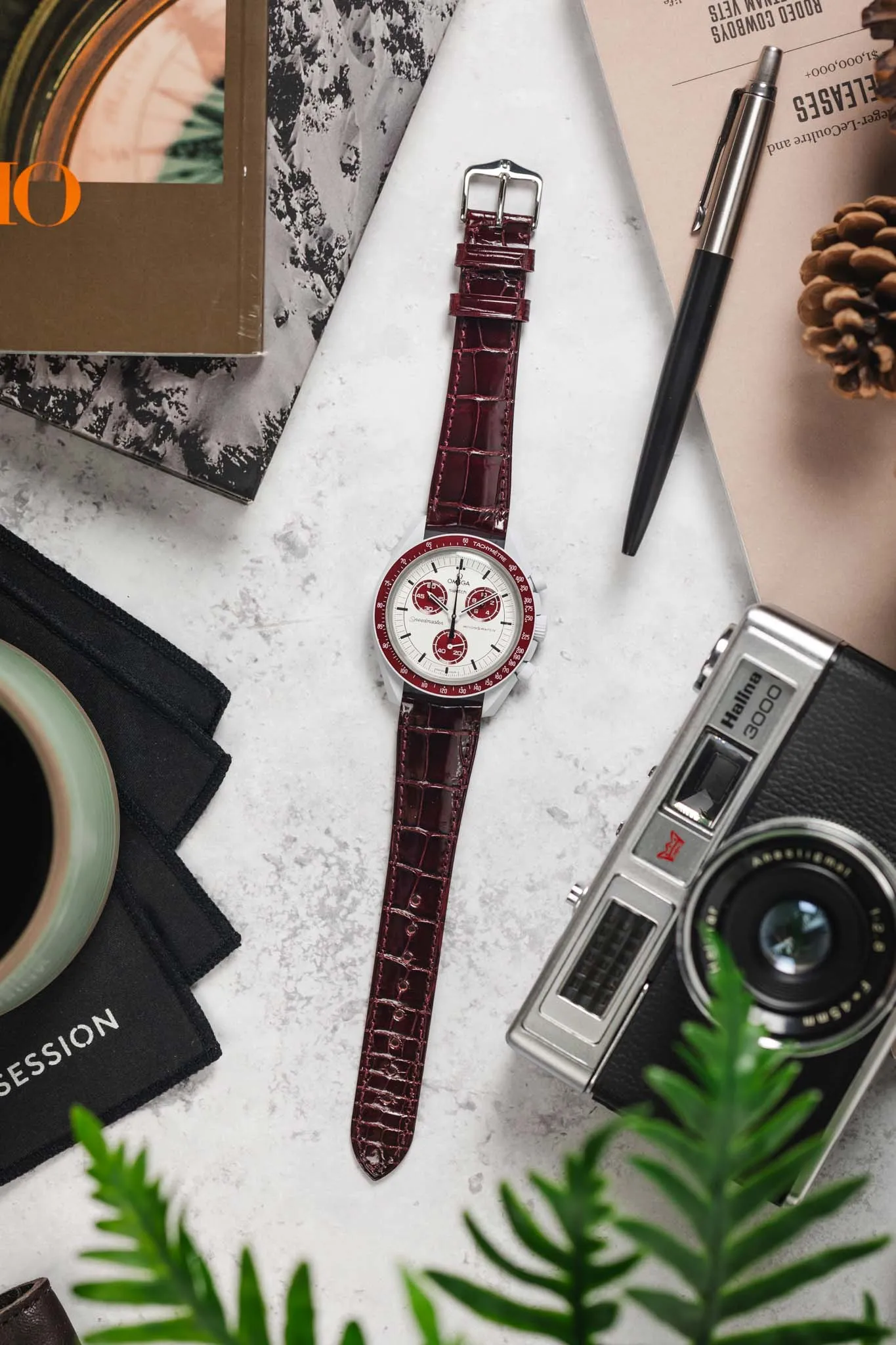 Hirsch LONDON Shiny Alligator Leather Watch Strap in BURGUNDY