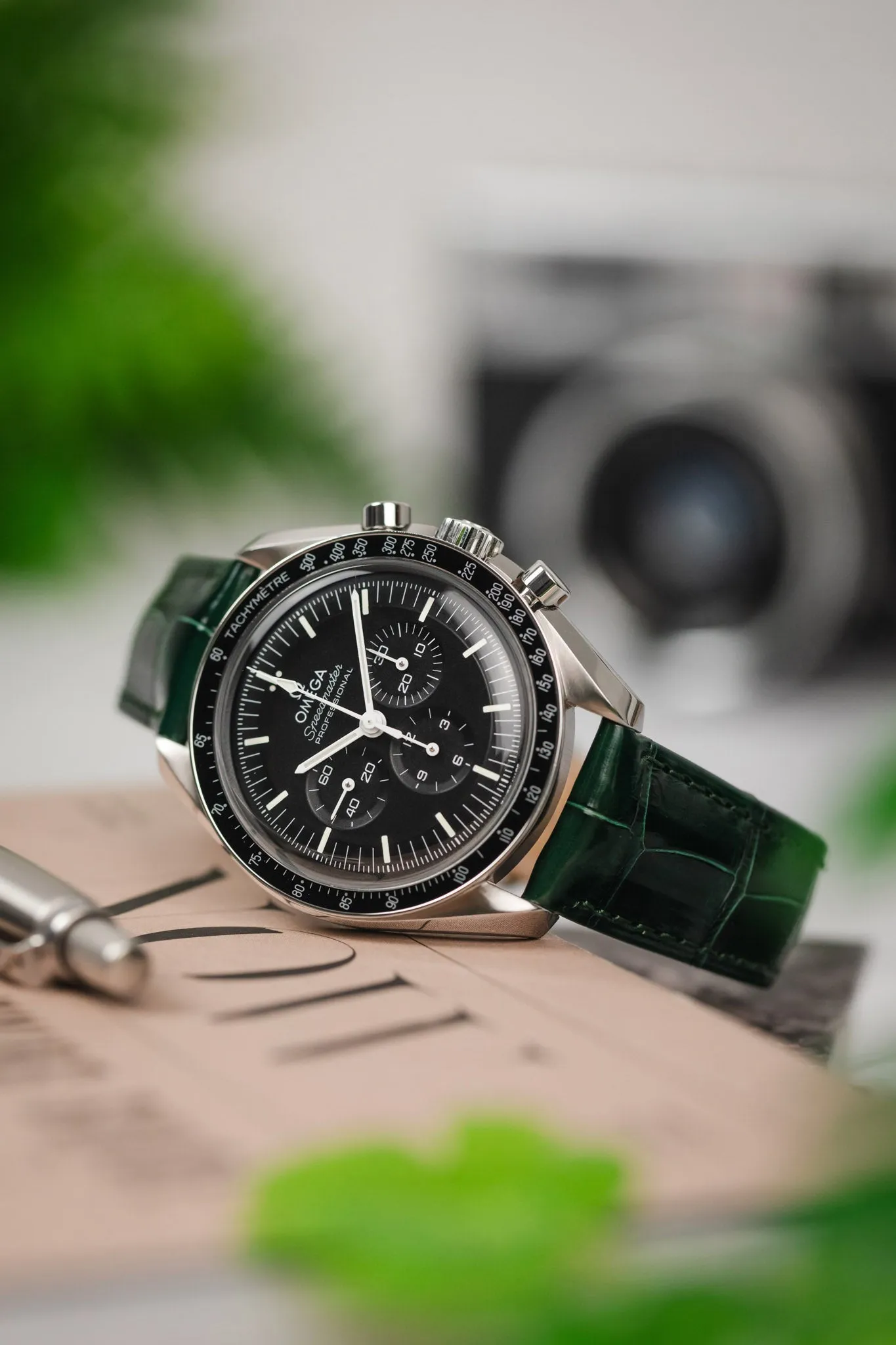 Hirsch LONDON Shiny Alligator Leather Watch Strap in DARK GREEN