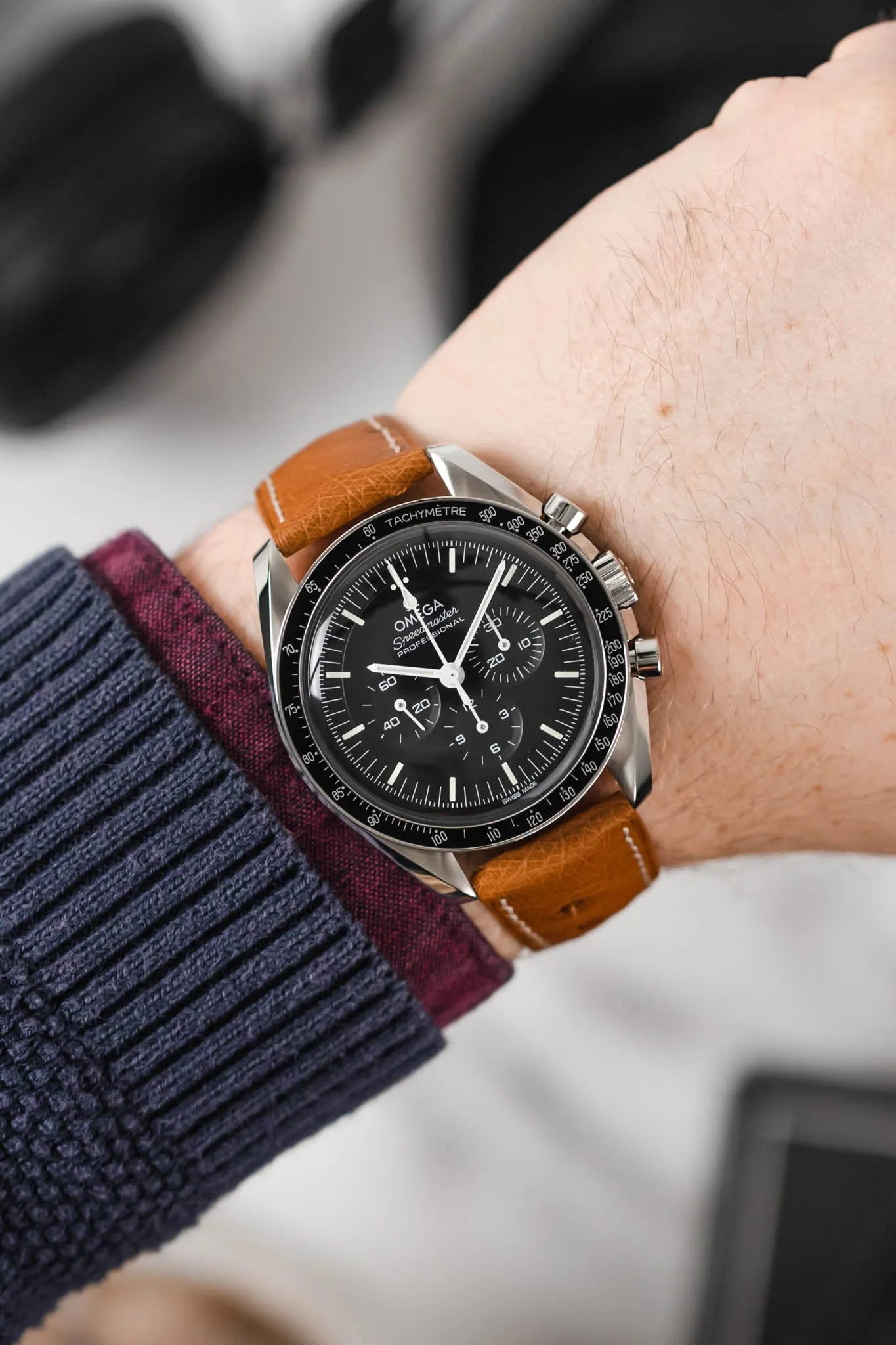 Hirsch MASSAI OSTRICH Leather Watch Strap in GOLD BROWN With WHITE Stitching