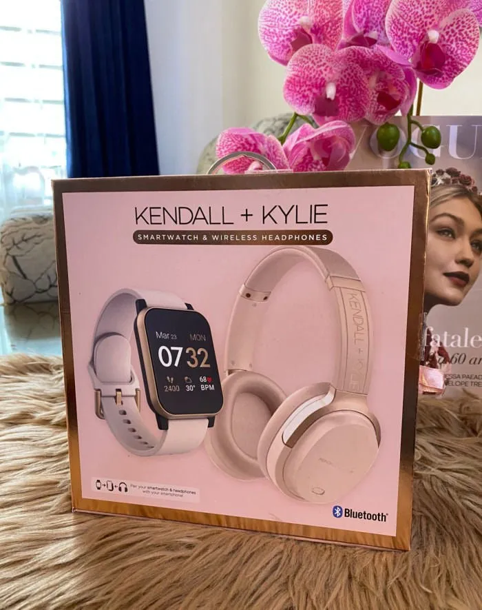 KENDALL   KYLIE   Smartwatch Bluetooth Headphone Set Rose/ Blush