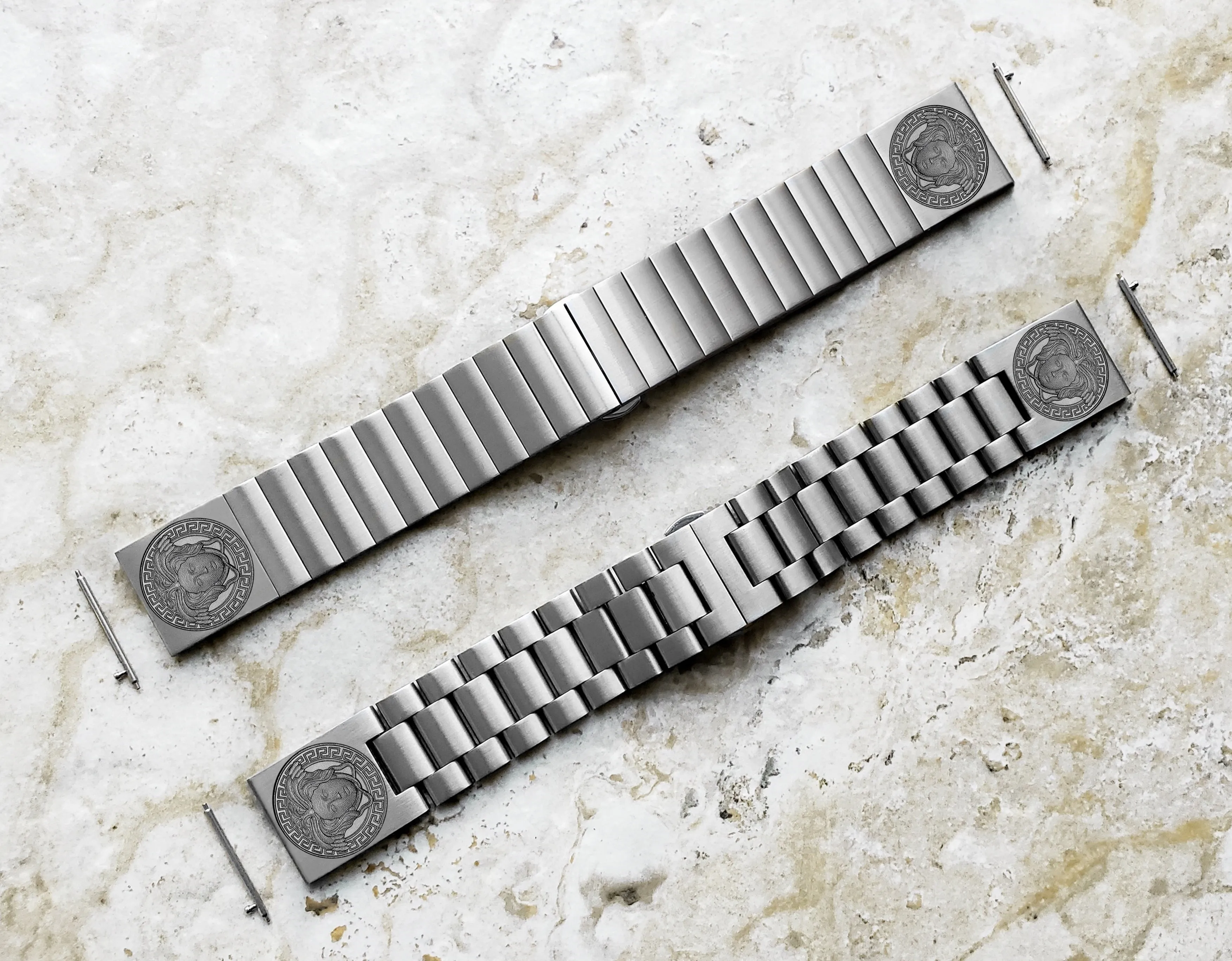 Medusa Head Engraved Watch Band for 22mm 24mm 25mm Lugs Traditional Casual Luxury and Smartwatches Silver Color Stainless Steel Bracelet Strap N13
