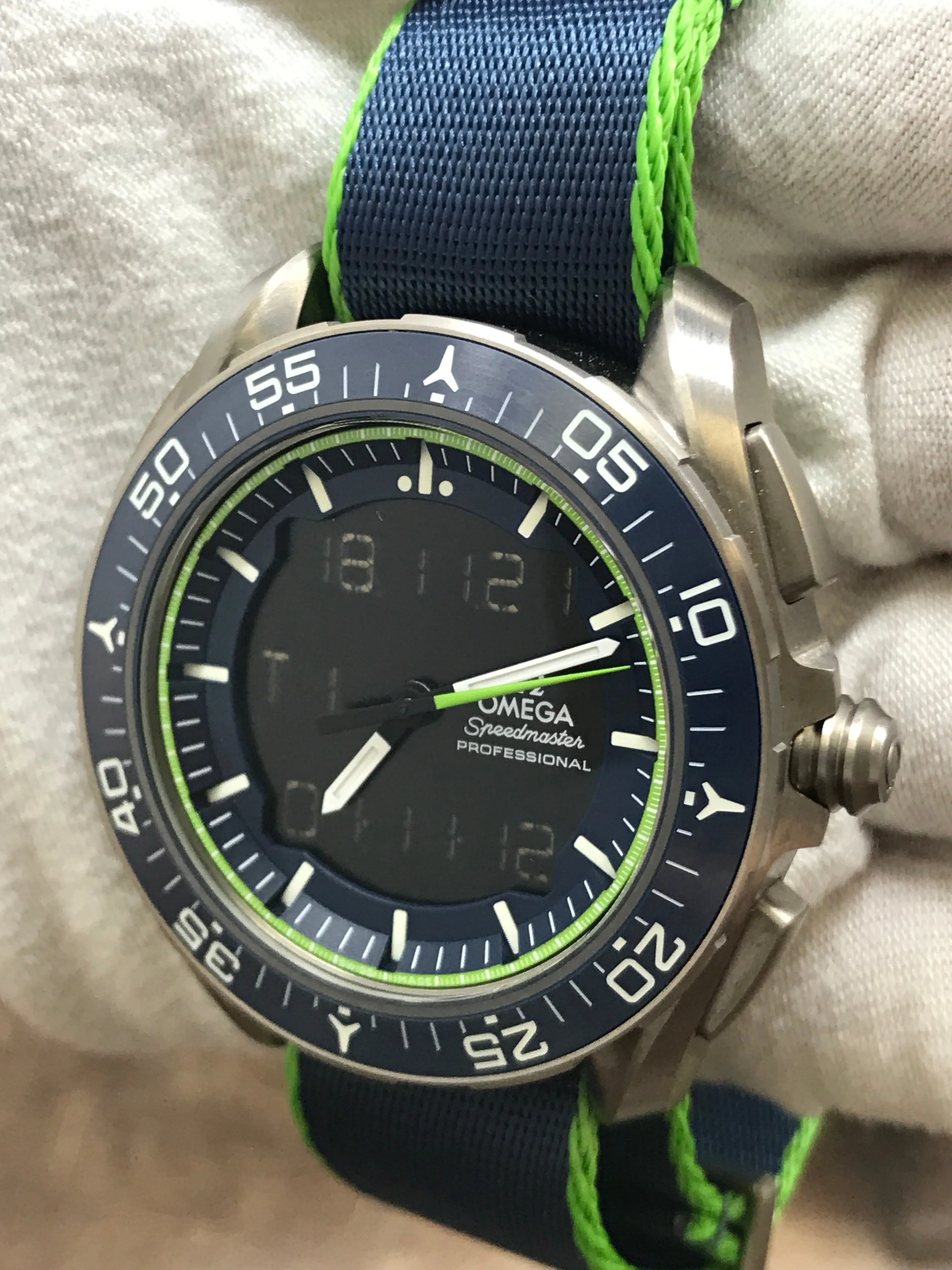 Omega Skywalker X 33 Chronograph Speedmaster 318.92.45.79.03.001 Black Dial Quartz Men's Watch