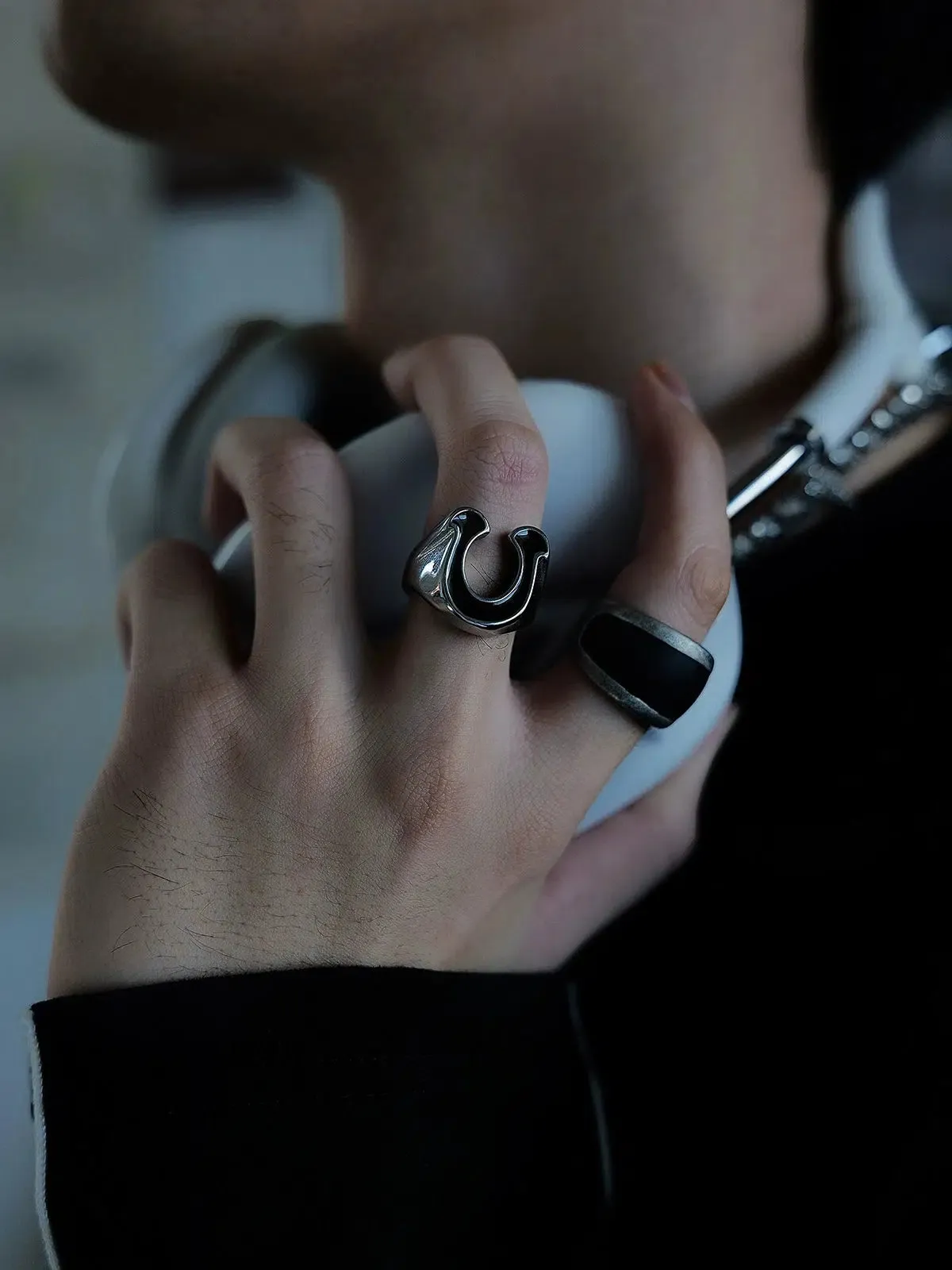U-shaped Ring